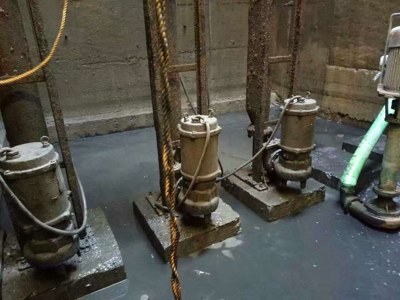 资溪污水池清理